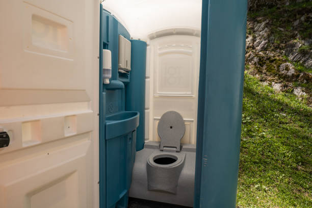 Best Portable restroom solutions  in Hill City, KS